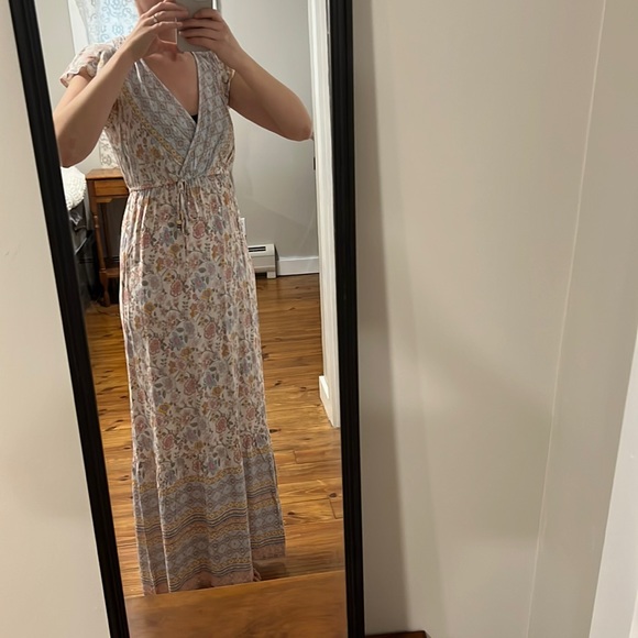BeBop Dresses & Skirts - Bebop Maxi Floral Dress with matching Scrunchie